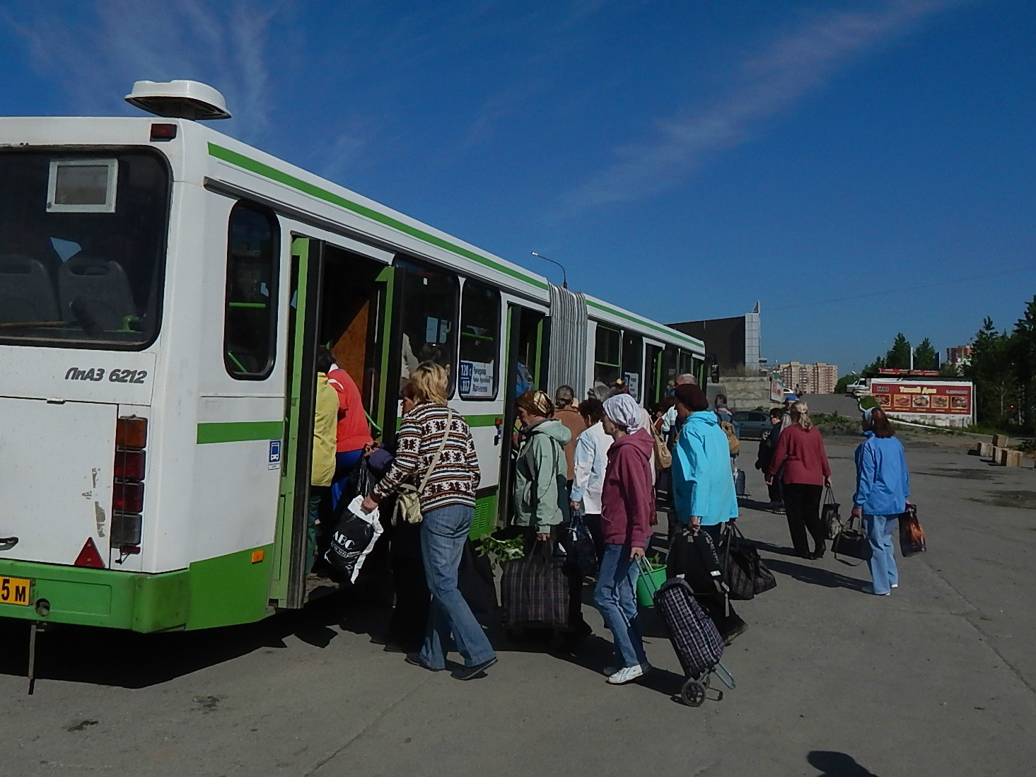 Загородный автобус. Движение садовых автобусов. Дачные автобусы заречный. Движение садовых автобусов. Пригородный автобус.