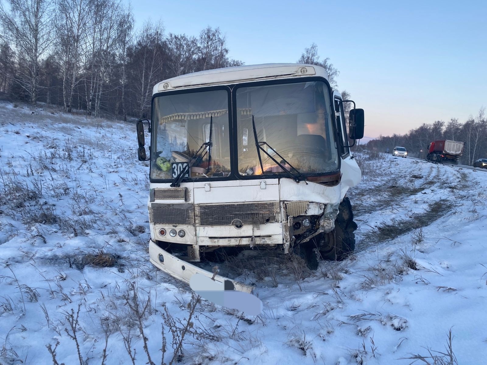 Женщина на BMW врезалась в автобус с пассажирами | 24.11.2023 | Копейск -  БезФормата