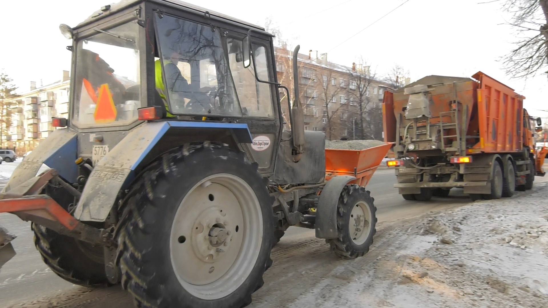 В Копейске ведутся работы по содержанию дорог | 15.01.2024 | Копейск -  БезФормата