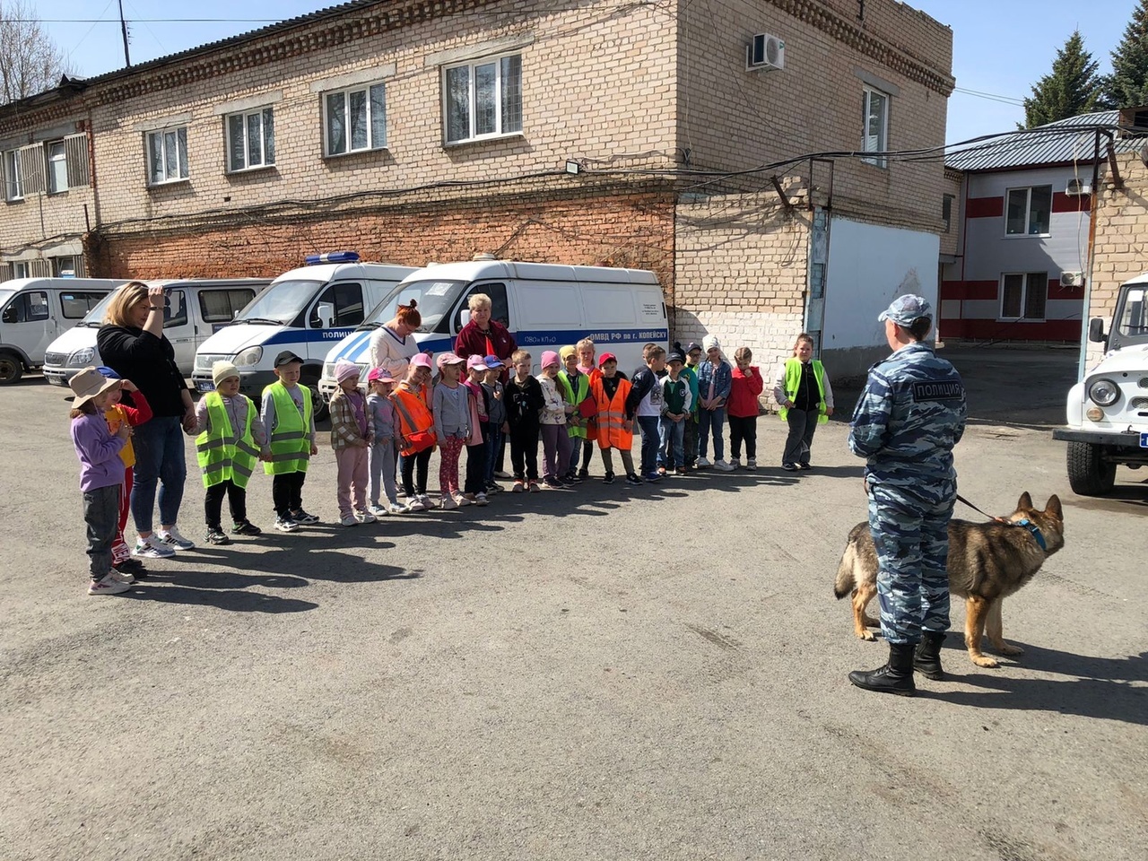 Полицейские провели экскурсию для детсадовцев | 04.05.2023 | Копейск -  БезФормата