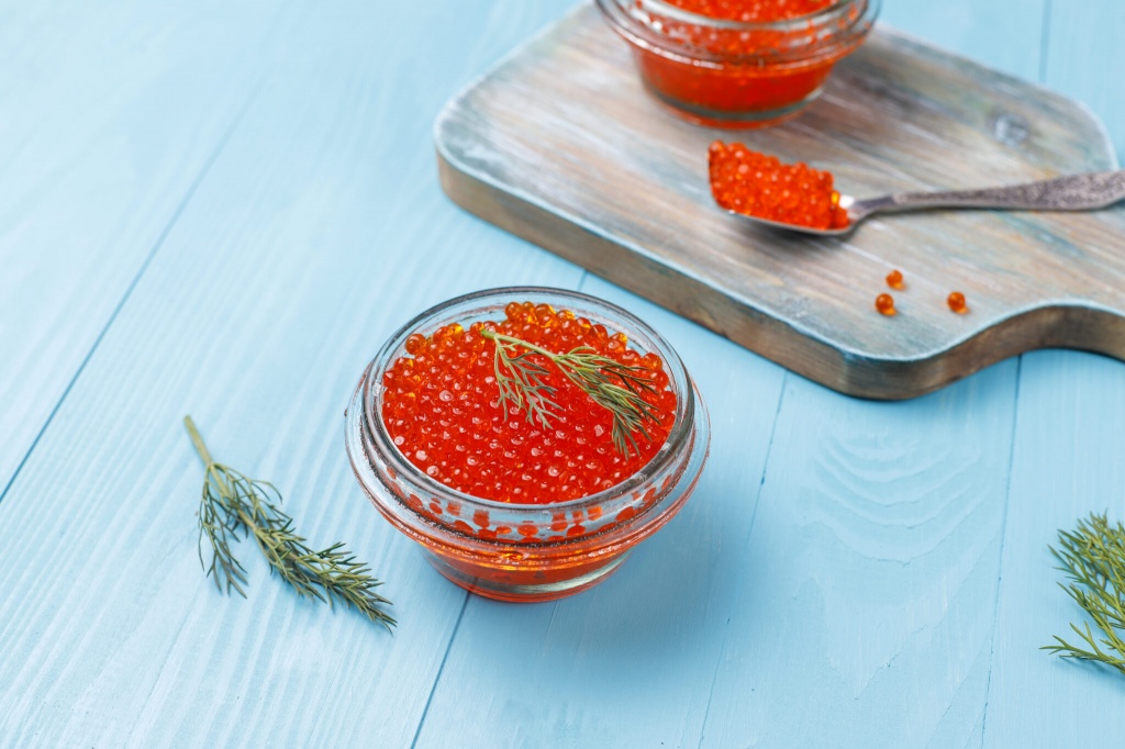 red-caviar-in-glass-bowl-and-in-a-spoon-2048x1365.jpg
